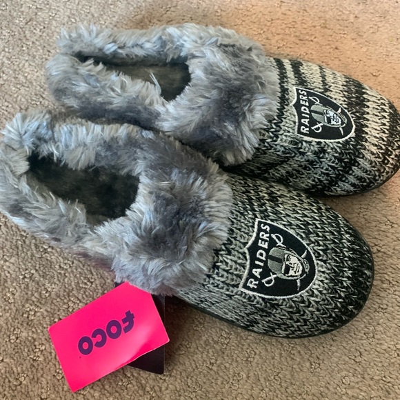 NFL Shoes - Woman’s Oakland Raider slippers